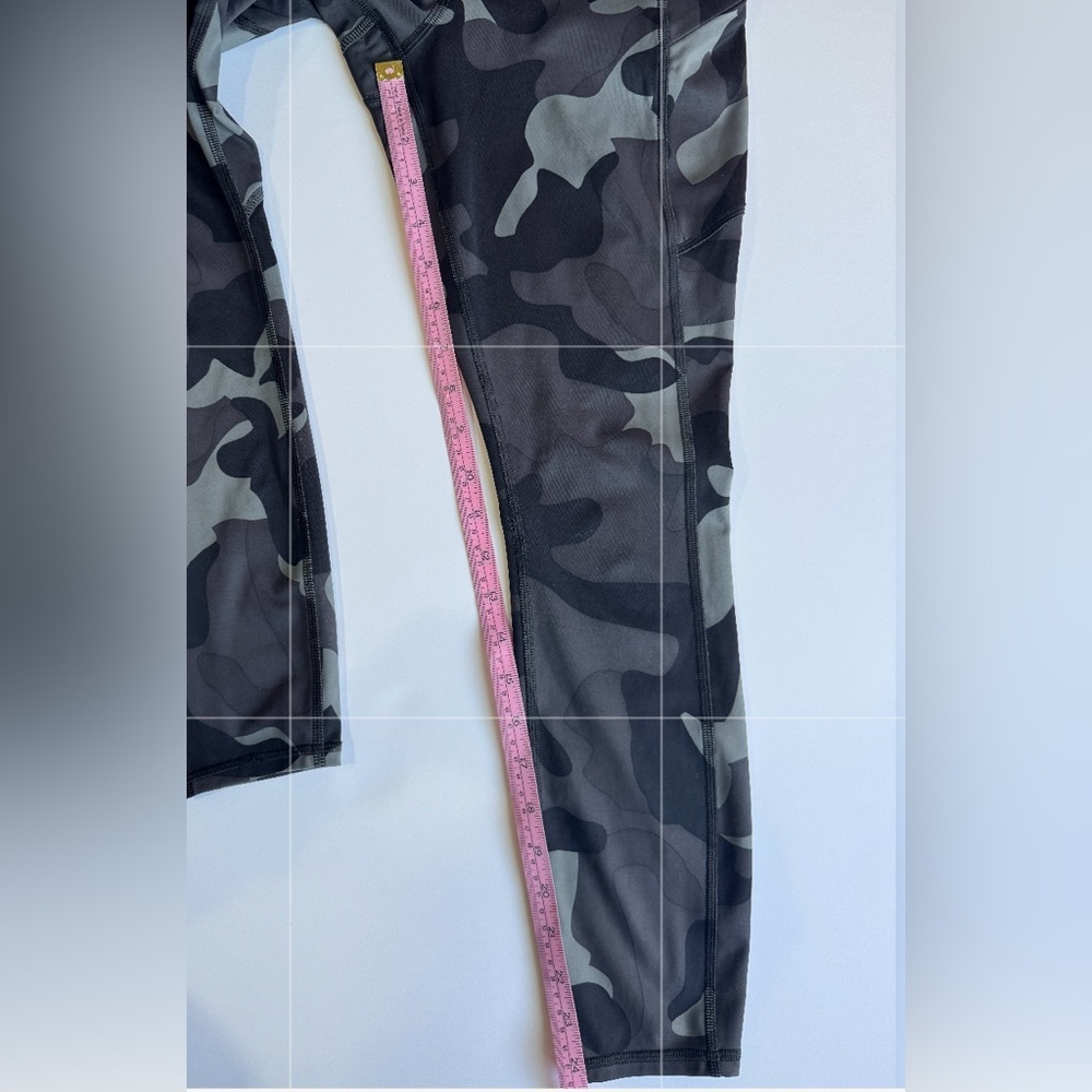 Athleta Ultimate 7/8 Camo Leggings XS High Rise Compression Pockets - Picture 6 of 8